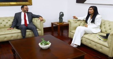 Ministro Yván Gil se reúne con embajadora Gladys Gutiérrez en Caracas