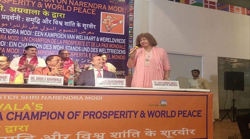 enezuela asiste a exhibición fotográfica en honor a Narendra Modi en India