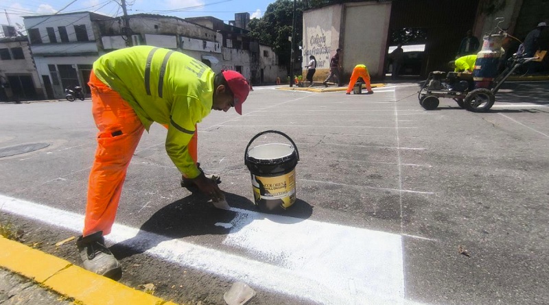 INTT realiza demarcación de vías en adyacencias de escuelas en Caracas
