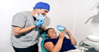 Entregan primeras prótesis en Paz Castillo con plan “Miranda Sonríe Más”