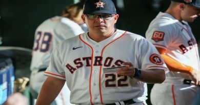 Astros de Houston ratifica a Omar López como coach de banca