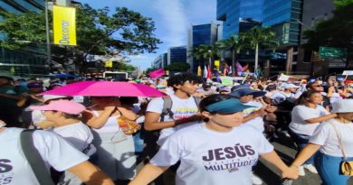Miles de personas participan en Marcha para Jesús en Caracas