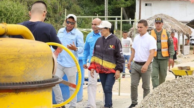 Autoridades supervisan avances de muelle para hidrovias en Aragua