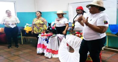 Cultores de Yaracuy dictan taller Las burriquitas en Anzoátegui