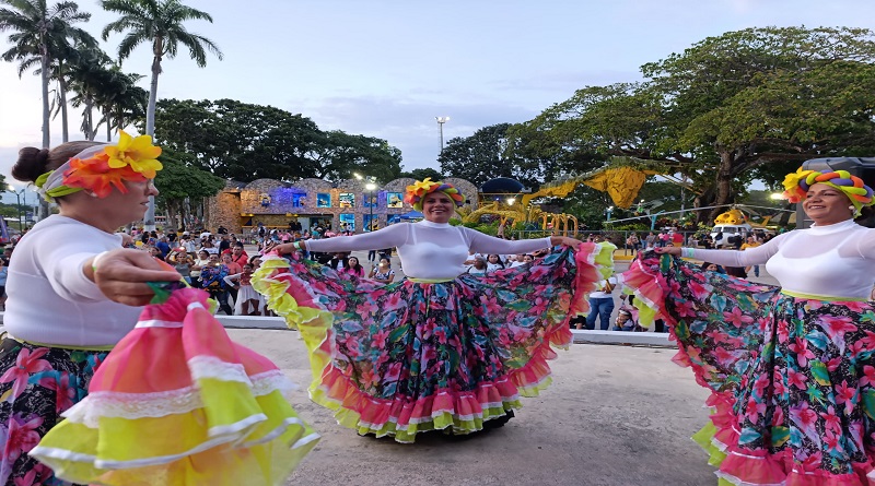 danzas-engalanan-parque-draculandia-carabobo