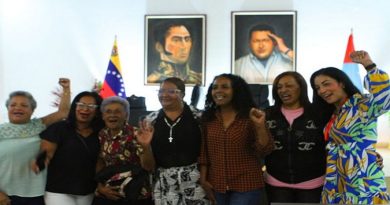 Lideresas comunitarias de Caracas reciben premio “Heroínas de la Patria”