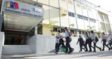 Niños y jóvenes que regresen al país serán incorporados al sistema educativo