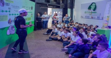 Estudiantes de Caracas aprenden ciencia en Galería "Descubriendo lo Invisible"