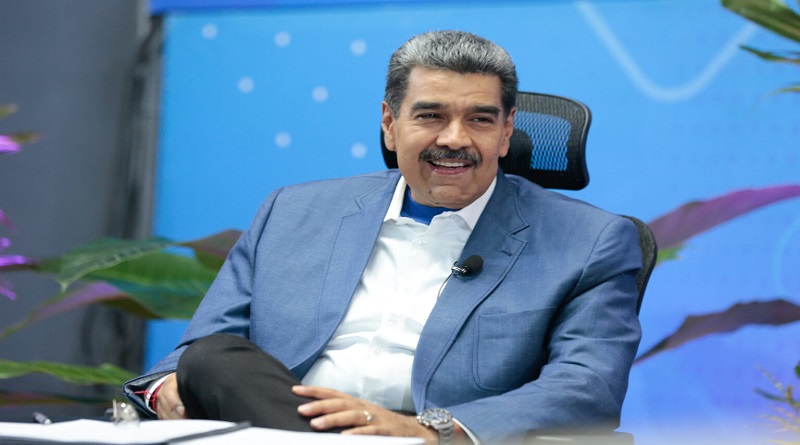 Jefe de Estado instruye a la juventud a construir un sistema permanente de consulta