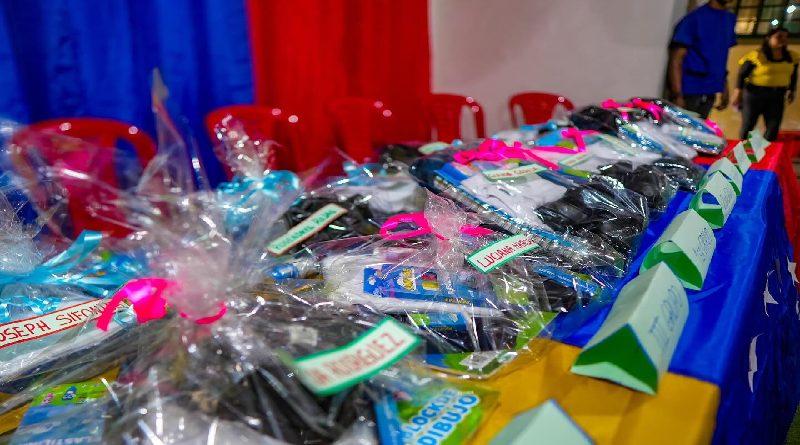 Estudiantes de Anzoátegui beneficiados con kits escolares