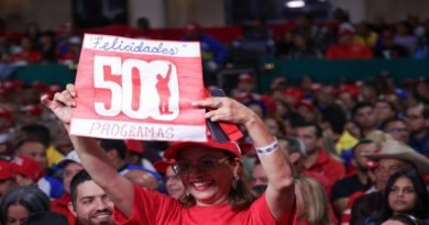 Pueblo revolucionario celebra 500 emisiones de Con El Mazo Dando