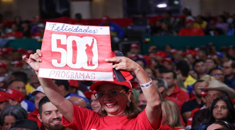 Pueblo revolucionario celebra 500 emisiones de Con El Mazo Dando
