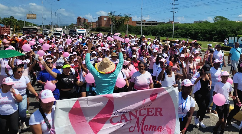Mujeres de Brion realizan caminata contra el cáncer de mama