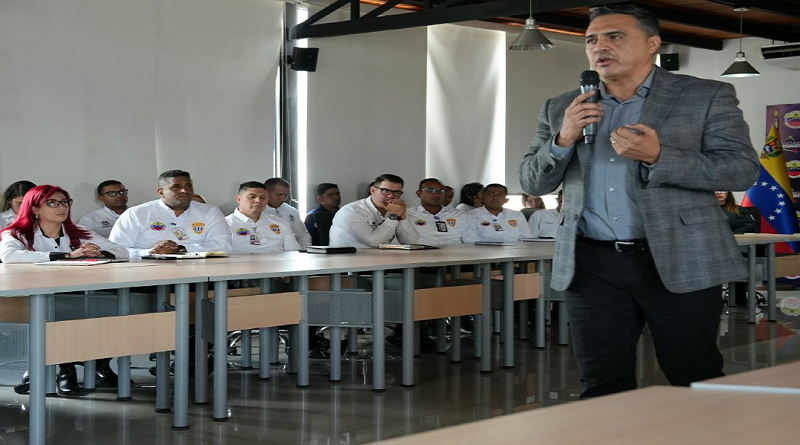 Fortalecen investigación de delitos informáticos con seminario sobre IA