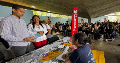 “Salud va a la Escuela” favoreció a más de mil 300 jóvenes de la ETI de Caracas