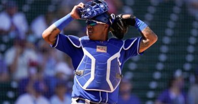 Venezolano Salvador Pérez recibe premio Roberto Clemente