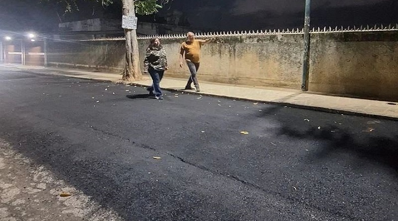 Supervisan colocación de 90 toneladas de asfalto en parroquia San Bernardino de Caracas