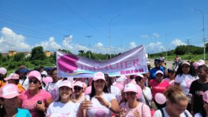 Mujeres de Brion realizan caminata contra el cáncer de mama
