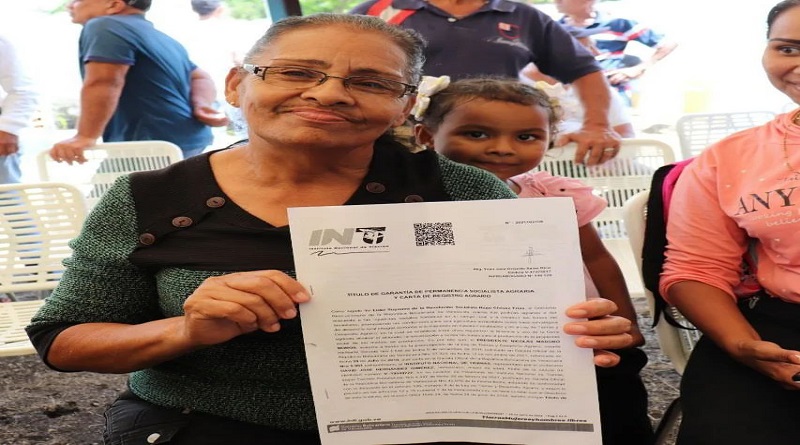 Entregados más de 500 títulos de tierras a campesinos aragüeños