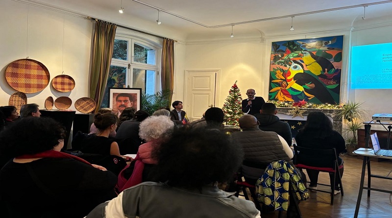 Embajada de Venezuela en Francia realiza conferencia sobre guerra cibernética