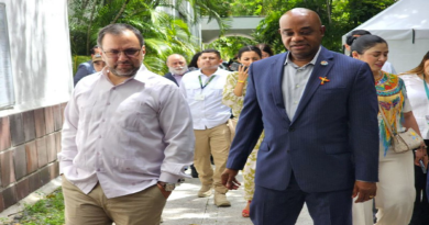 Ministro Yván Gil llega a Colombia para participar en la