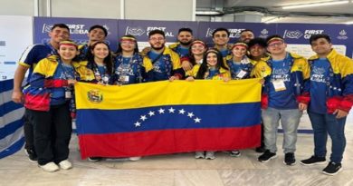 Jefe de Estado felicita a Selección Nacional de Robótica por plata en Grecia
