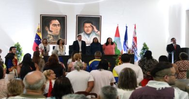 Entregan premios de Educación Simón Rodríguez en Caracas