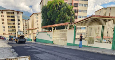 Desarrollan trabajos de asfaltado en sector Las Américas de Mérida