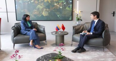 Vicepresidenta Rodríguez y embajador chino revisan agenda económica bilateral