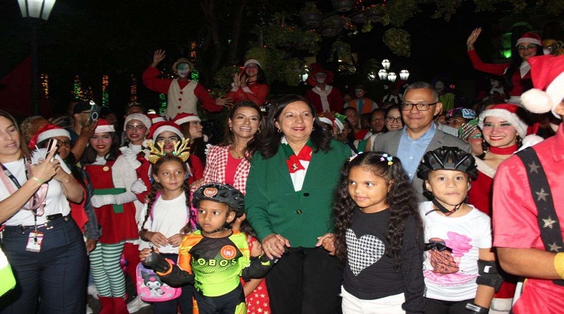cendido de luces en las plazas Bolívar del país dan inicio a la Navidad