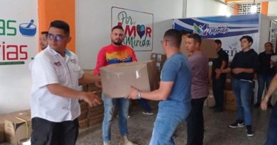 Merideños reciben equipos médicos a través del Sistema 1x10 del Buen Gobierno