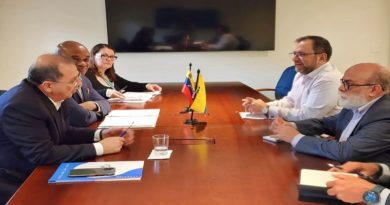 Ministro Gil se reunió con canciller colombiano para impulsar cooperación bilateral
