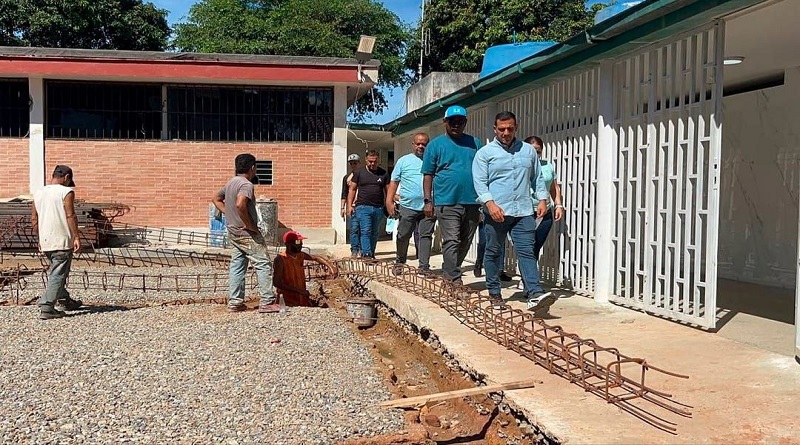 Supervisan rehabilitación del hospital Eudoro González de Carayaca