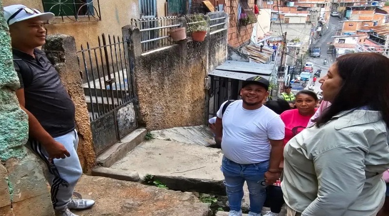 Gobierno de Caracas atiende familias afectadas por lluvias