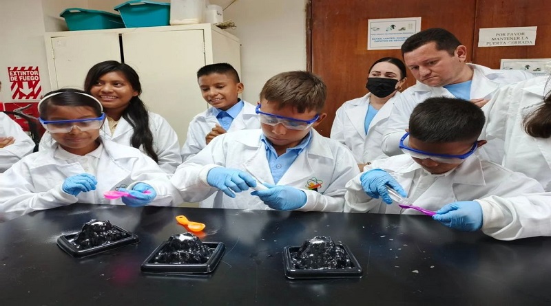 Ruta Científica llega al colegio Arquidiocesano "María Alejandrina Farías" en el Zulia