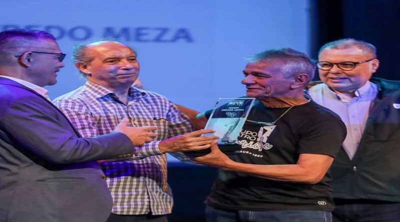 Hacedores de teatro reciben reconocimiento en su día