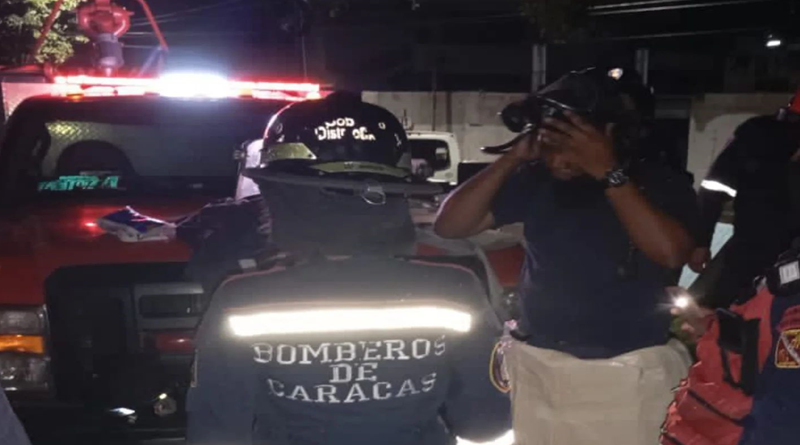 Bomberos de Caracas atienden a afectados por inhalación de gas en San Martín