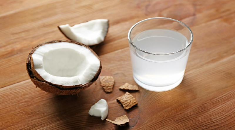 ¿Cómo usar el agua de coco para combatir los síntomas del dengue?