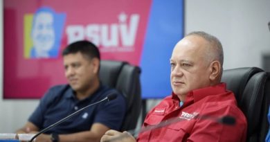 Primer Vicepresidente del Partido Socialista Unido de Venezuela Diosdado Cabello (Foto Con el Mazo Dando)