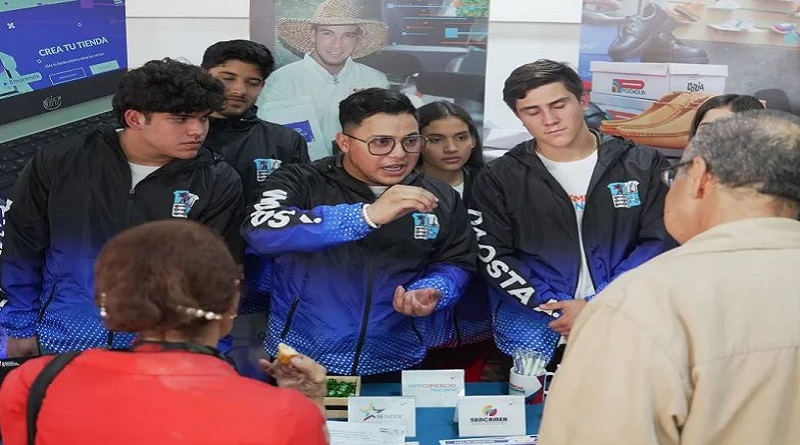 Escuela Nacional Administrativa de Hacienda Pública celebra Expoferia 2024