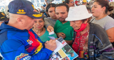 Familias de Caracas son beneficiados con entrega de títulos de propiedad