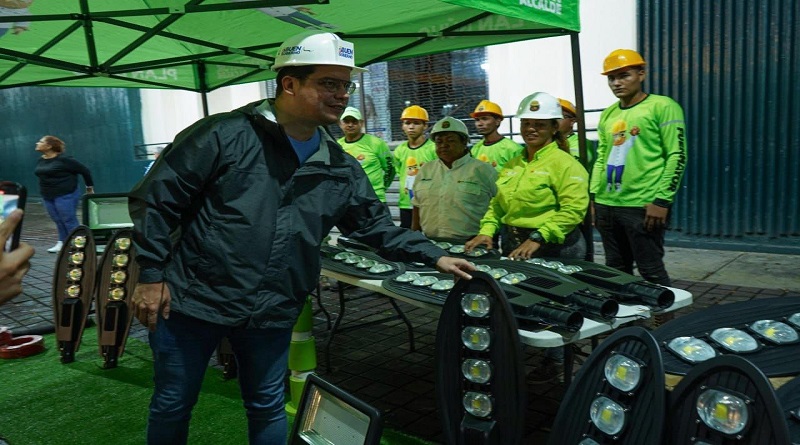 Culminan labores de iluminación de la avenida Bolívar en Valencia