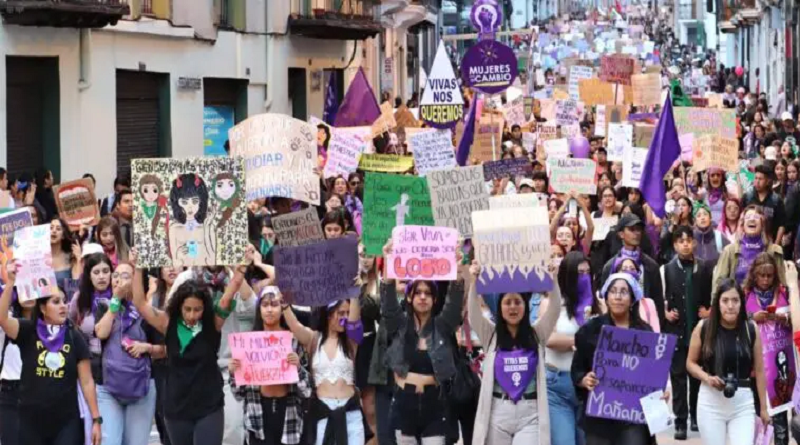 Ecuatorianas se movilizan por la eliminación de violencia contra la mujer