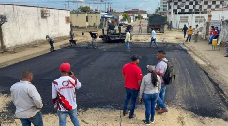 Colocan 400 toneladas de asfalto en comunidades de Barinas