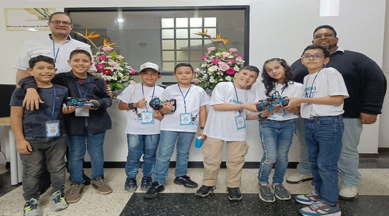 Jóvenes de Mérida demuestran habilidades en XIII Jornadas de Tecnologías Libres