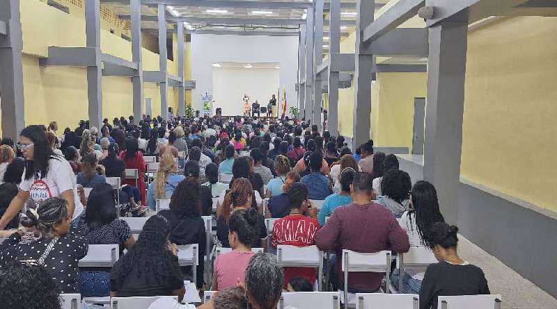 Primera Escuela para Padres en Miranda crea conciencia acerca de peligros en RR. SS.