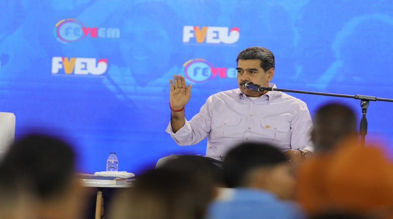 Derechas fascistas apoyadas por EE.UU quieren destruir la educación