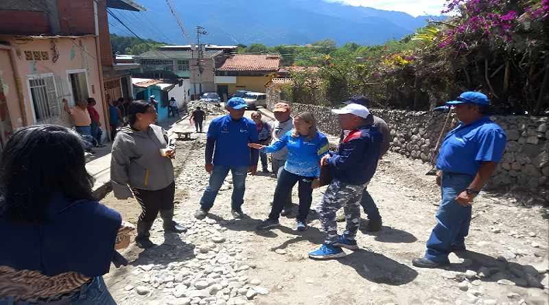 Autoridades realizan asesorías de proyectos comunales a habitantes de Mérida