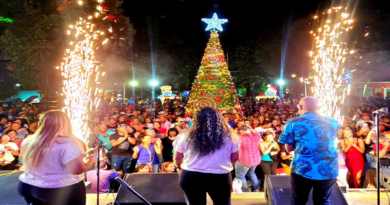 Charallave brilla con el encendido de las luces navideñas en la Plaza Bolívar
