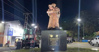 Develan monumento a San Antonio de Padua en Los Guayos